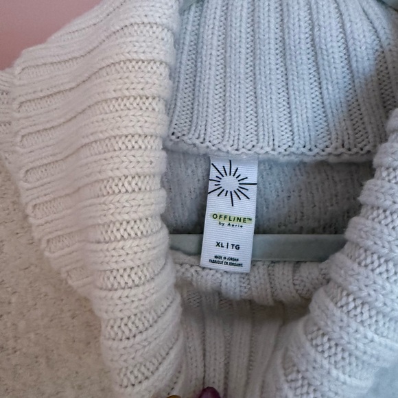 Aerie Offline Women's size XL Oversized Turtle Neck White Sweater - Picture 4 of 5